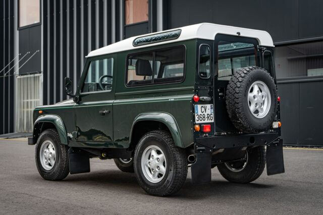 *soldAdventure starts here.There’s something special about a Defender that’s been part of the French Riviera lifestyle. This 1999 Highlander Edition wears its history with pride - Epsom Green, Alpine White roof, and original decals that nod to a time when Land Rover built trucks for people who valued freedom over frills.Pop the doors, throw in your weekend gear, and let the legendary TD5 engine take care of the rest. Known for its unstoppable torque and bulletproof reliability, it’s the heartbeat of a Defender you can truly trust —whether you’re crossing muddy trails or cruising coastal roads.This one isn’t over-restored or locked away for shows. It’s ready to be used, ready for stories, ready for someone who understands what makes a Defender more than just a 4x4.✅ 95,000 miles
✅ Original left-hand drive
✅ Sympathetically refreshed and mechanically sortedThe Highlands, the beach, the city—it’s yours to choose.📩 sales@podsoverland.com
📞 +1 (203) 505 2052
🌍 podsoverland.com#landroverlove #defenderadventure #defender90life #offroadlegends #highlanderedition #td5power #classicdefender #defenderdaily #britishheritage #samuellloydco